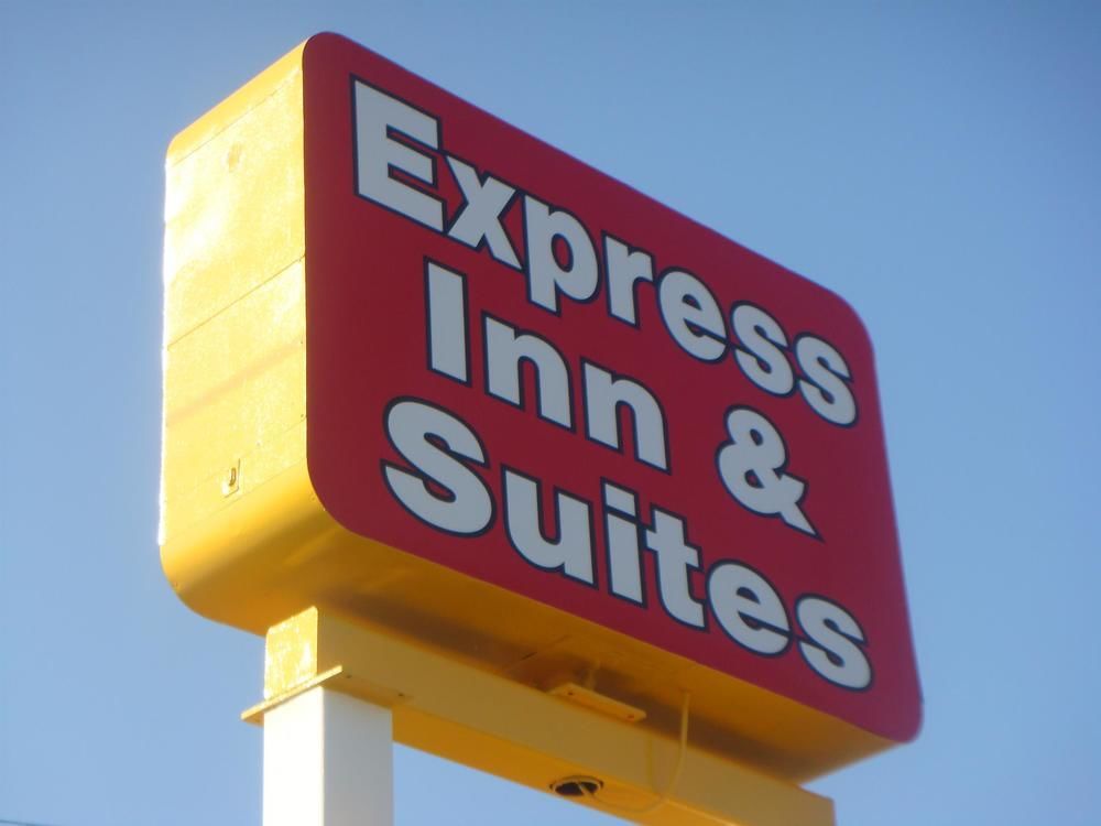 Express Inn & Suites Clearwater Pinellas Park Exterior photo
