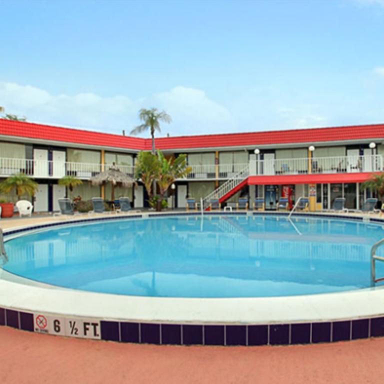 Express Inn & Suites Clearwater Pinellas Park Exterior photo