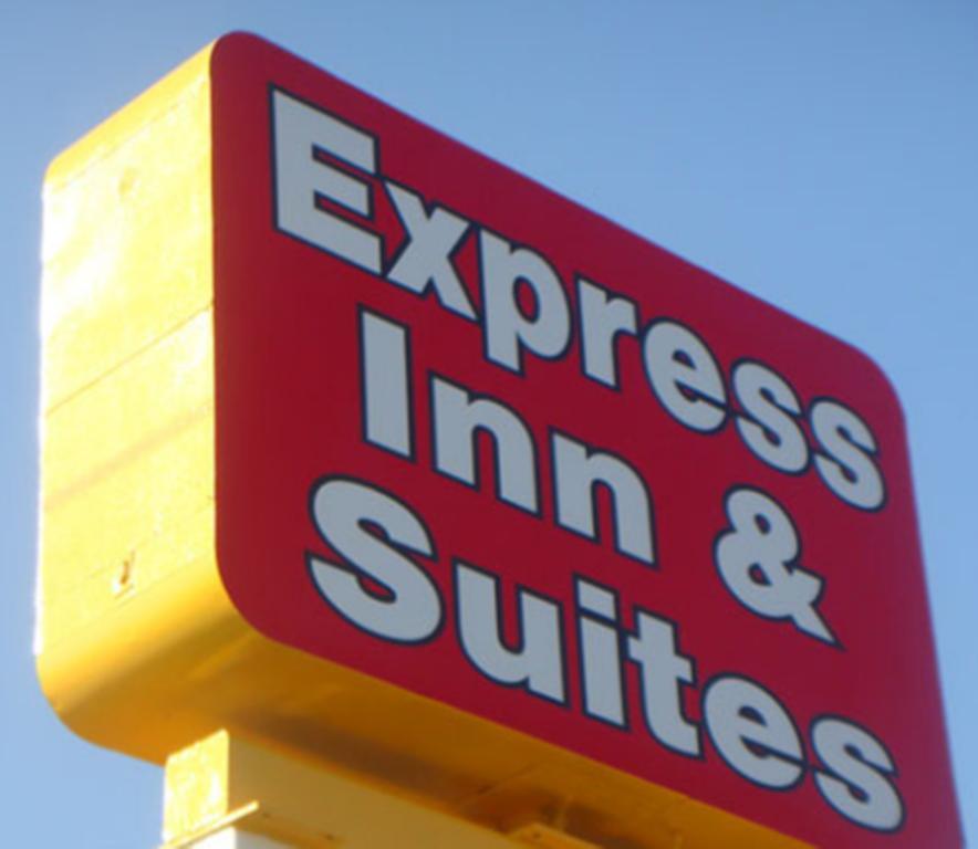Express Inn & Suites Clearwater Pinellas Park Exterior photo